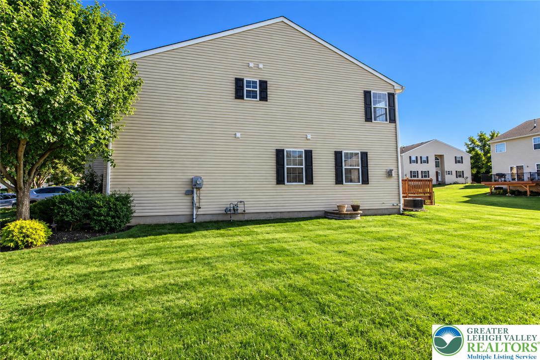 6835 Lincoln Dr, Lower Macungie Twp, PA 18062 photo