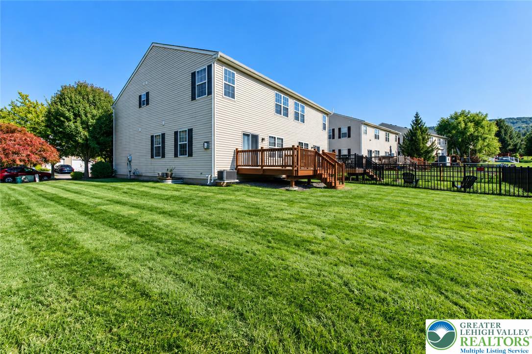 6835 Lincoln Dr, Lower Macungie Twp, PA 18062 photo