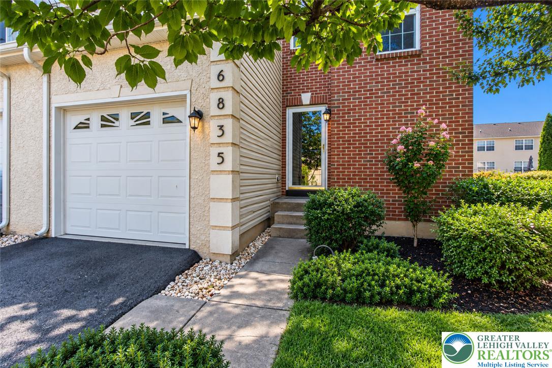6835 Lincoln Dr, Lower Macungie Twp, PA 18062