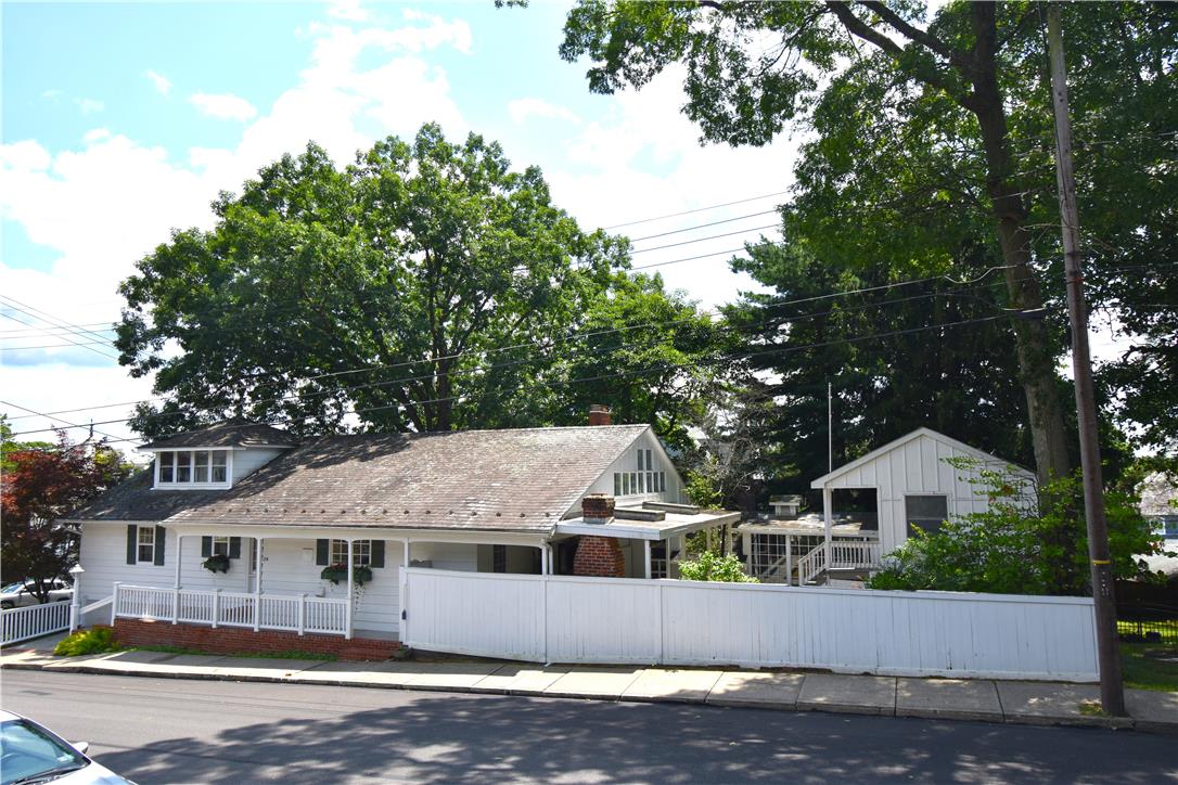 24 Plainfield Ave, Pen Argyl Borough, PA 18072