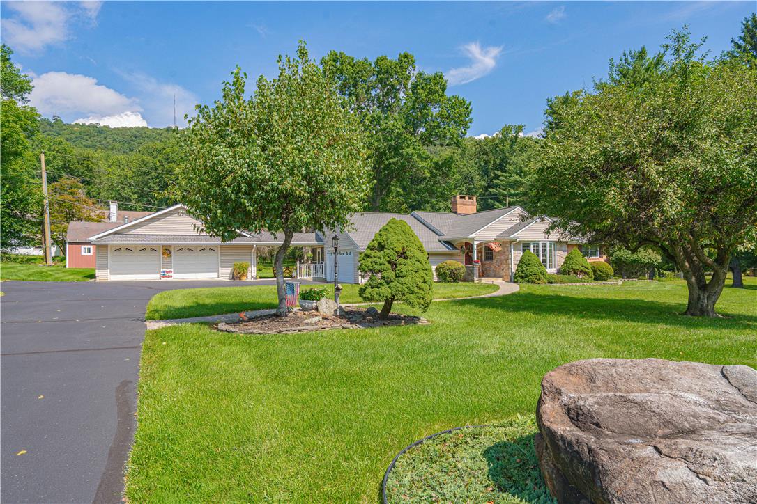 3683 Oakhurst Dr, Upper Saucon Twp, PA 18034