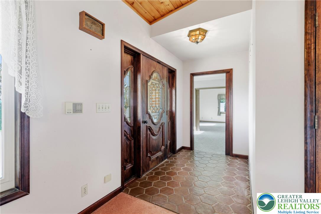 4732 Cardinal St, North Whitehall Twp, PA 18078 photo