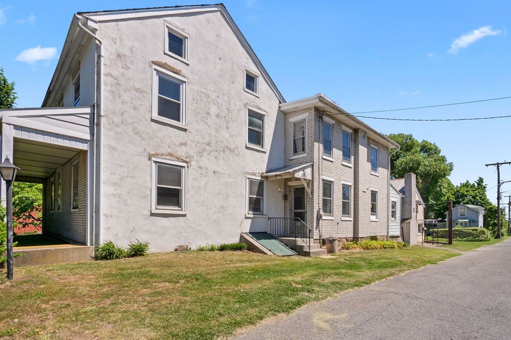 120 Kemp St, Lyons Borough, PA 19536