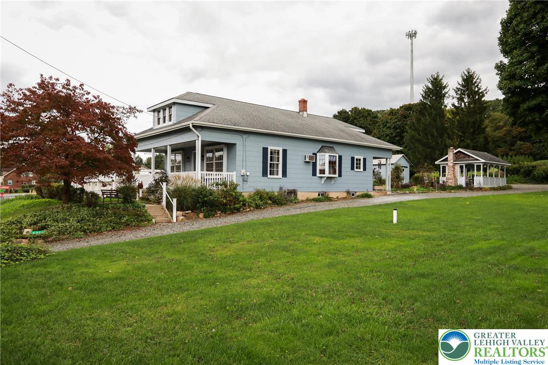 6373 Chestnut St, Upper Milford Twp, PA 18092 photo