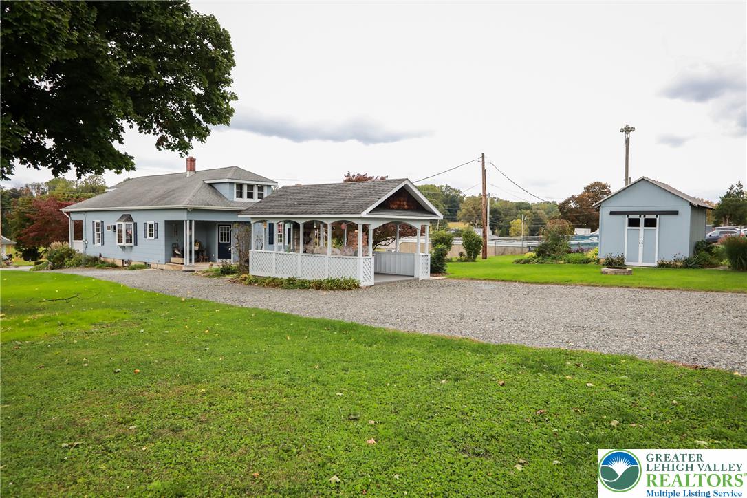 6373 Chestnut St, Upper Milford Twp, PA 18092 photo