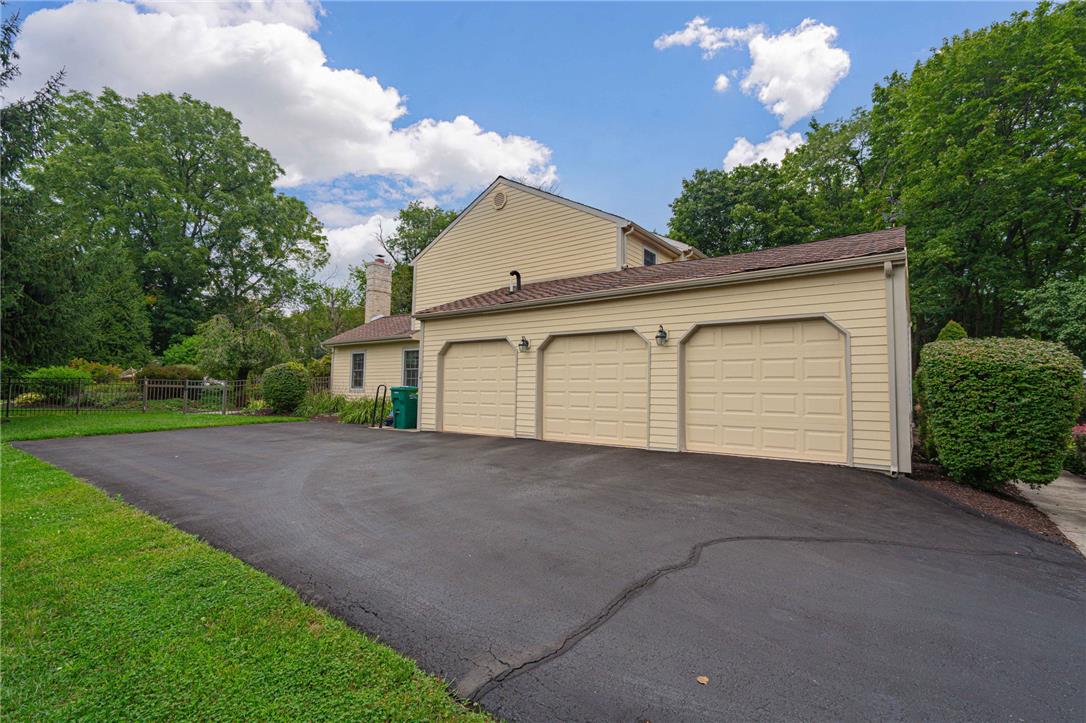 4399 Driftwood Ln, Lower Macungie Twp, PA 18103 photo