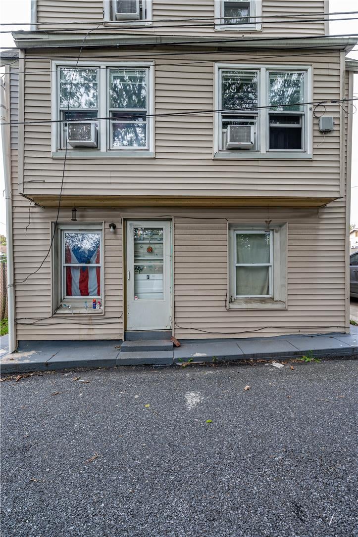 875 Jerome St, Allentown City, PA 18109 photo