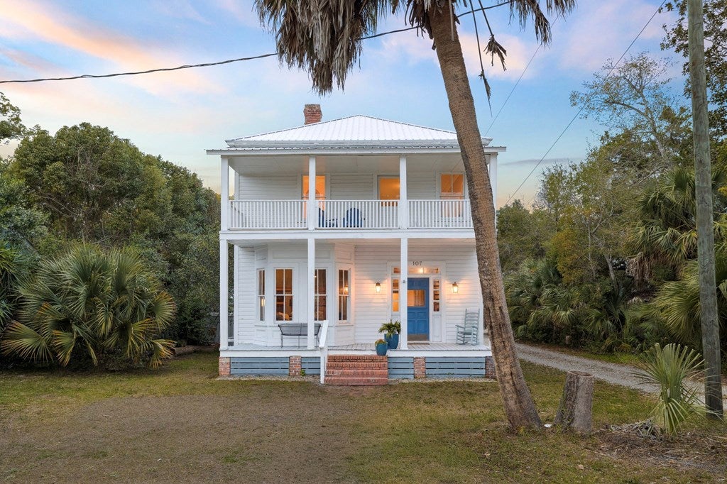 107 Avenue B, Apalachicola, FL 32320 photo