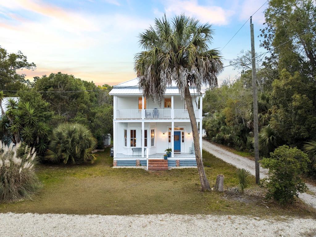 107 Avenue B, Apalachicola, FL 32320 photo
