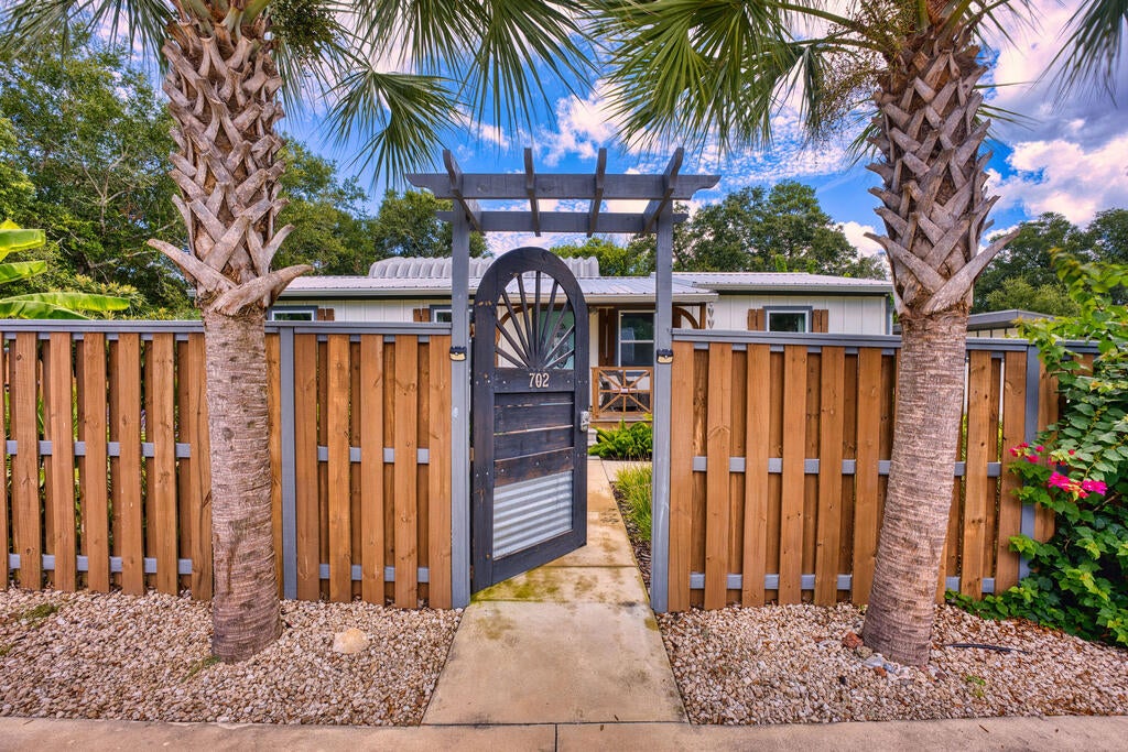 702 Avenue C, Carrabelle, FL 32322 photo