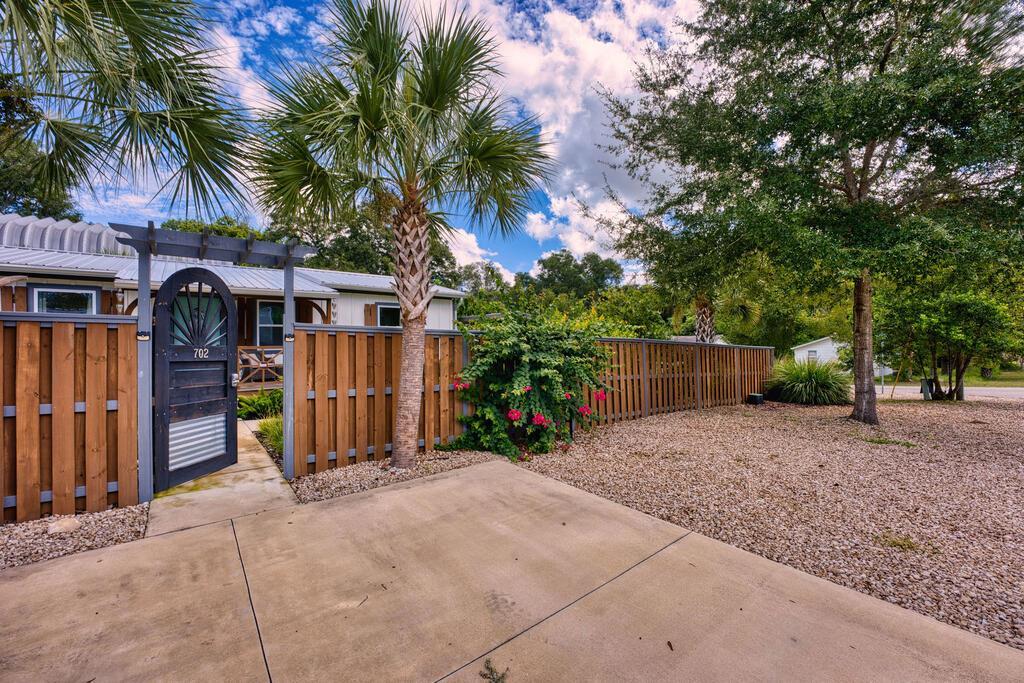 702 Avenue C, Carrabelle, FL 32322 photo