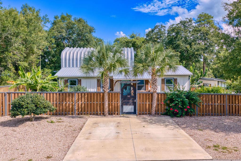 702 Avenue C, Carrabelle, FL 32322 photo