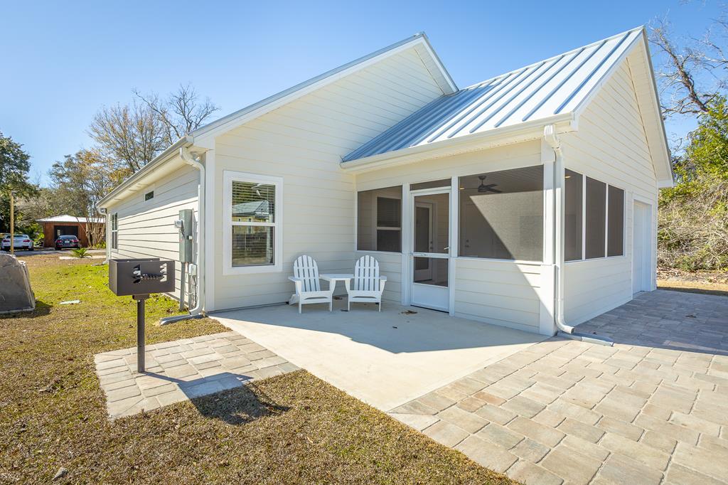 111 11 St, Apalachicola, FL 32320 photo