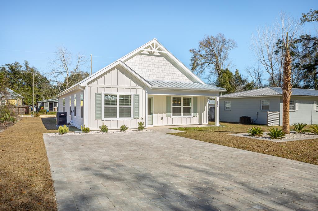 111 11 St, Apalachicola, FL 32320