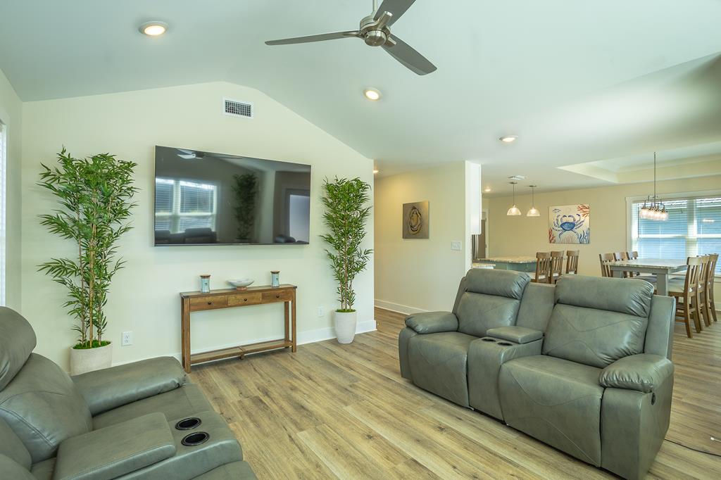 111 11 St, Apalachicola, FL 32320 photo