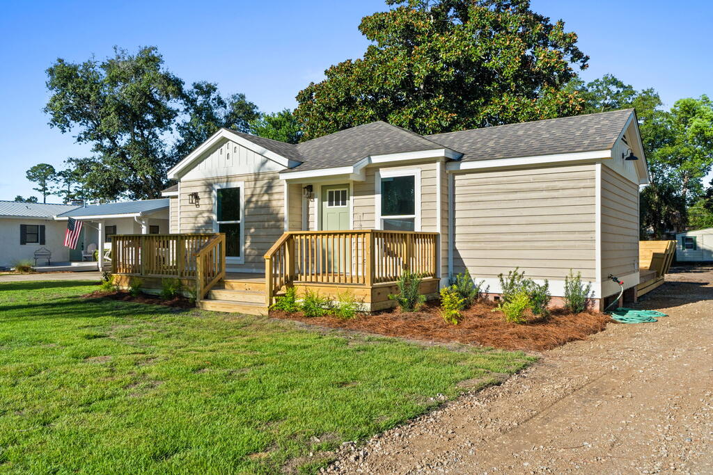 110 Hunter Cir, Port Saint Joe, FL 32456 photo
