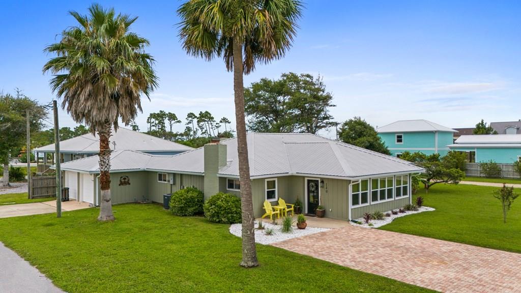 140 Pine St, Mexico Beach, FL 32456