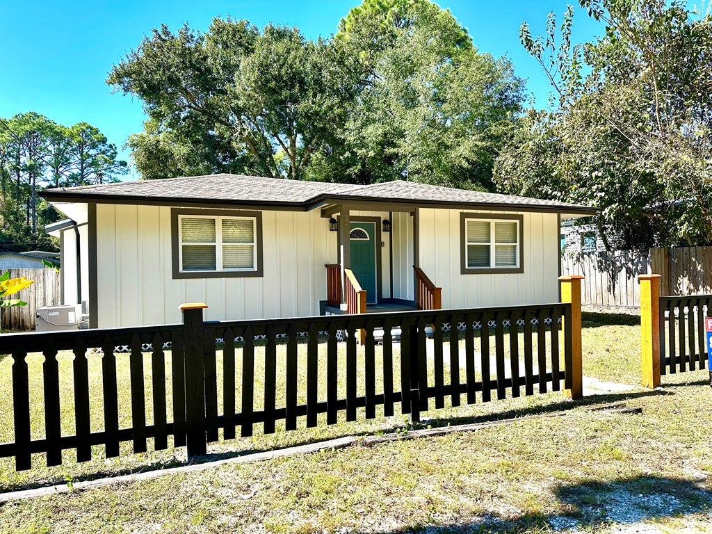 334 22 Ave, Apalachicola, FL 32320 photo