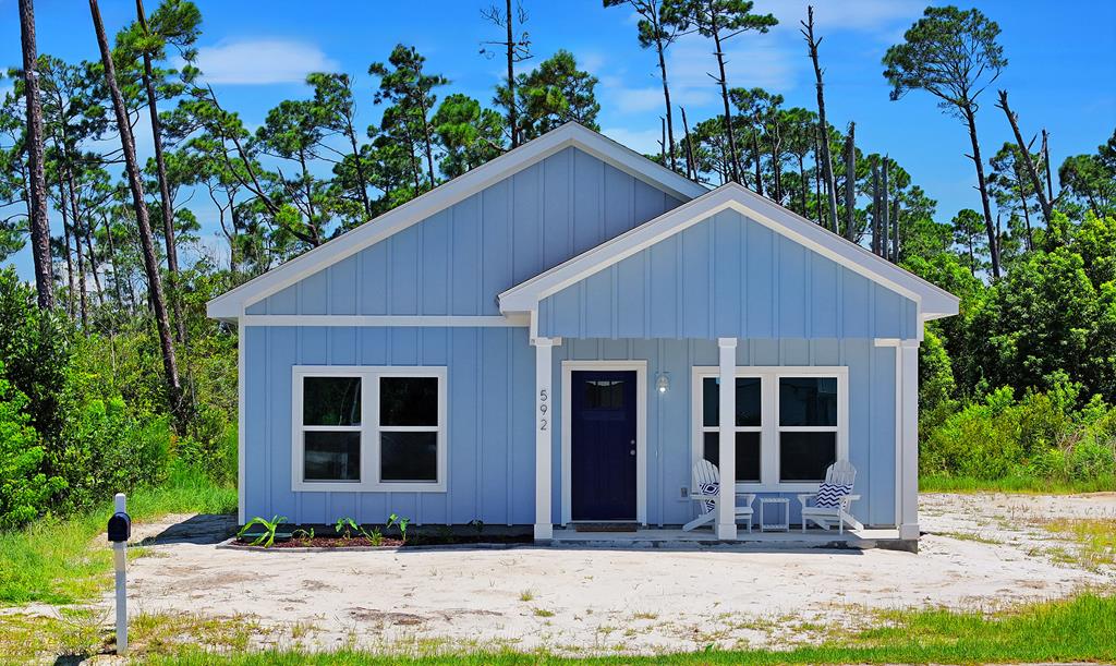 592 Bonnet St, Port Saint Joe, FL 32456
