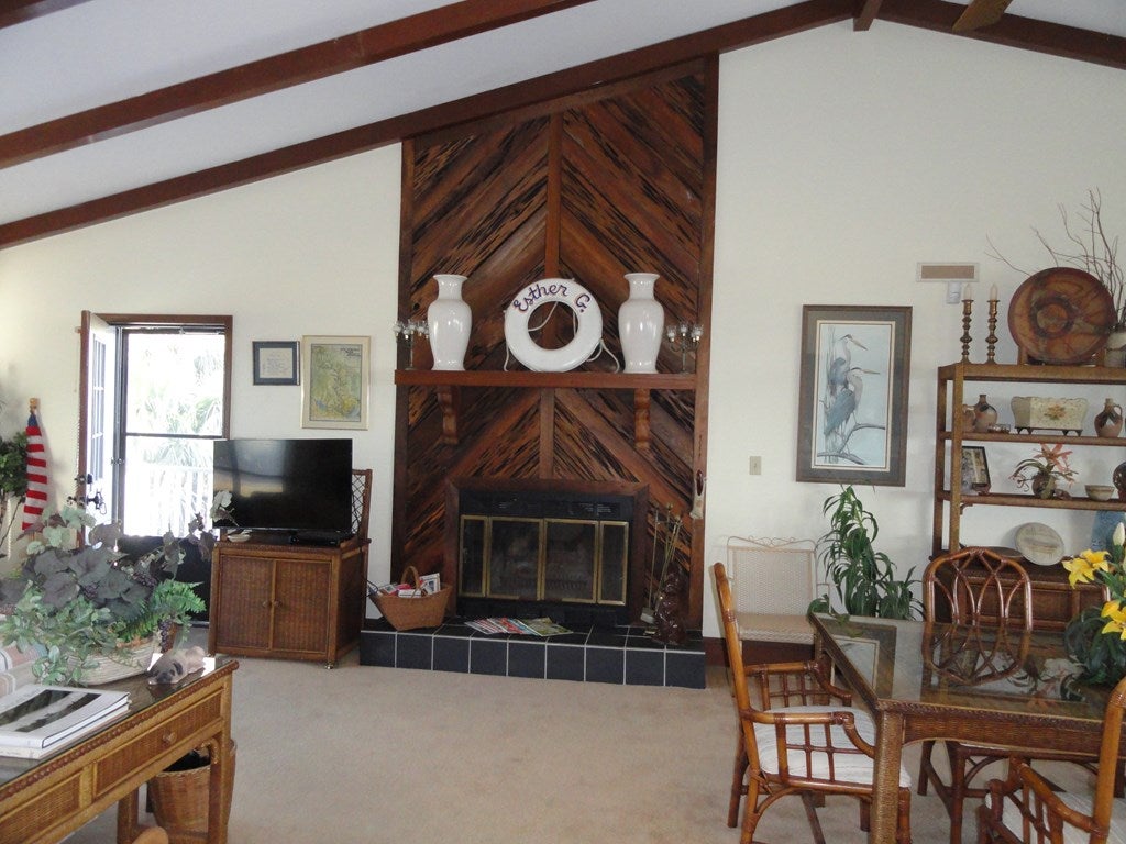 130 Bay Ave, Apalachicola, FL 32320 photo