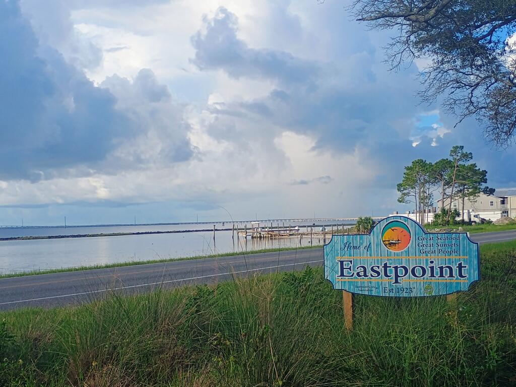 368 Ridgecrest Pkwy, Eastpoint, FL 32328 photo