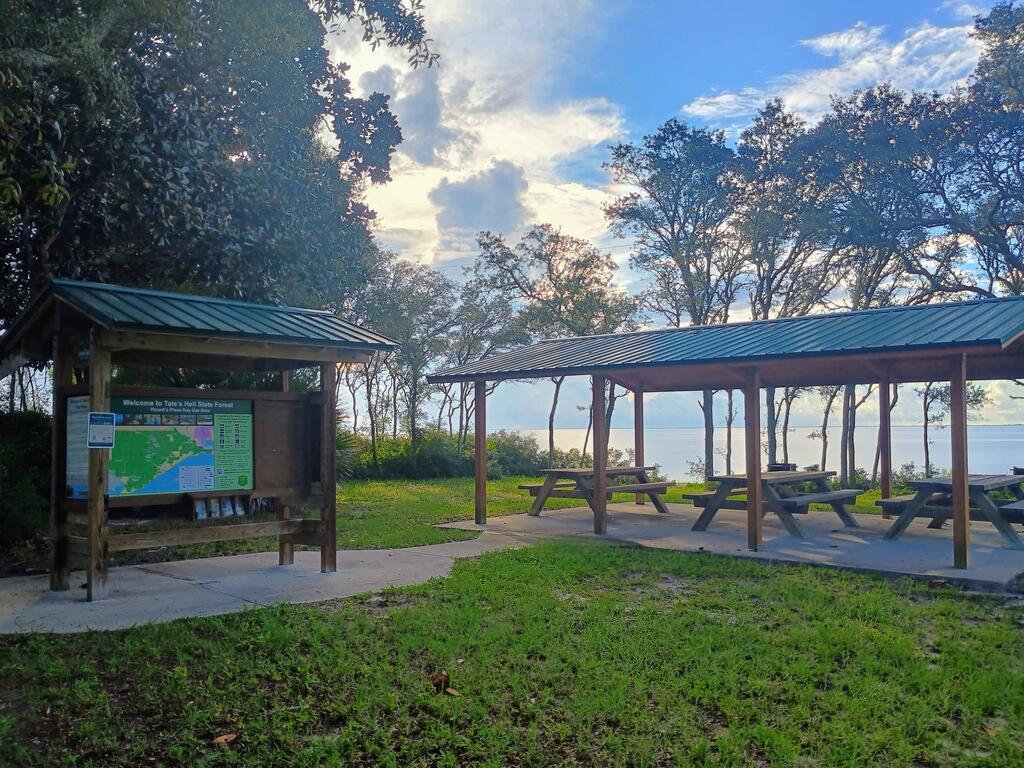 368 Ridgecrest Pkwy, Eastpoint, FL 32328 photo