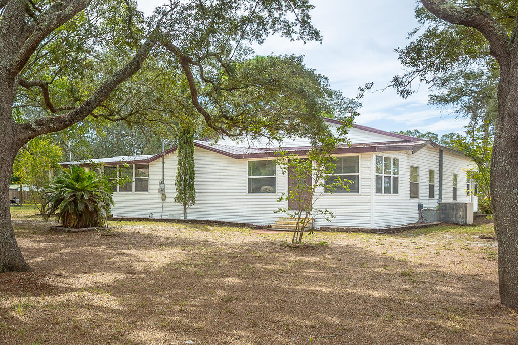 248 Ferry Dock Rd, Eastpoint, FL 32328