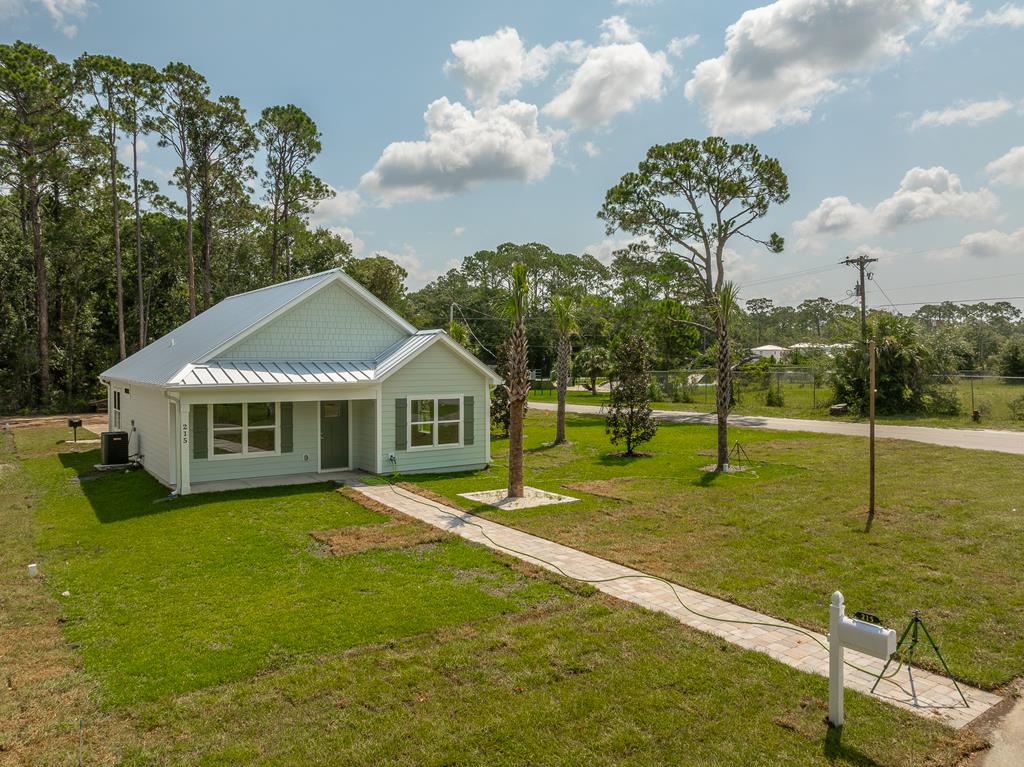 215 15 St, Apalachicola, FL 32320