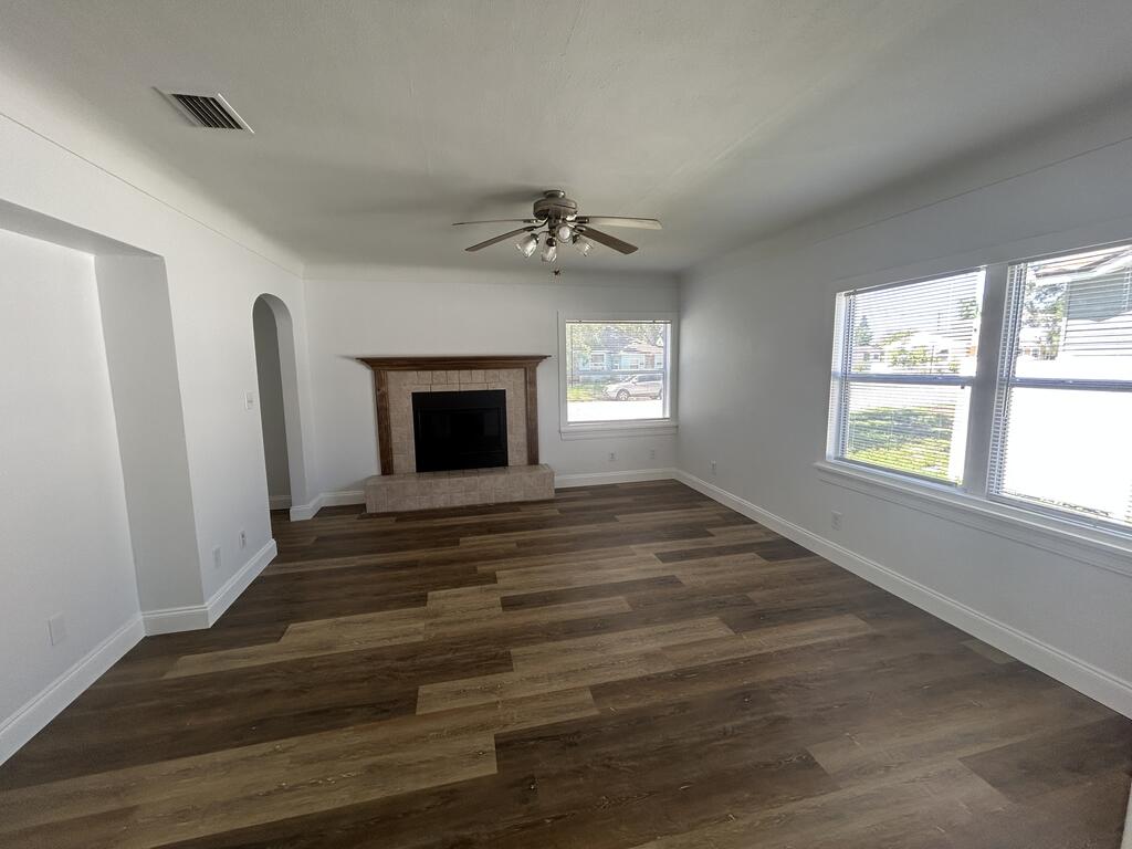 1821 34 Ave, Saint Petersburg, FL 33713 photo