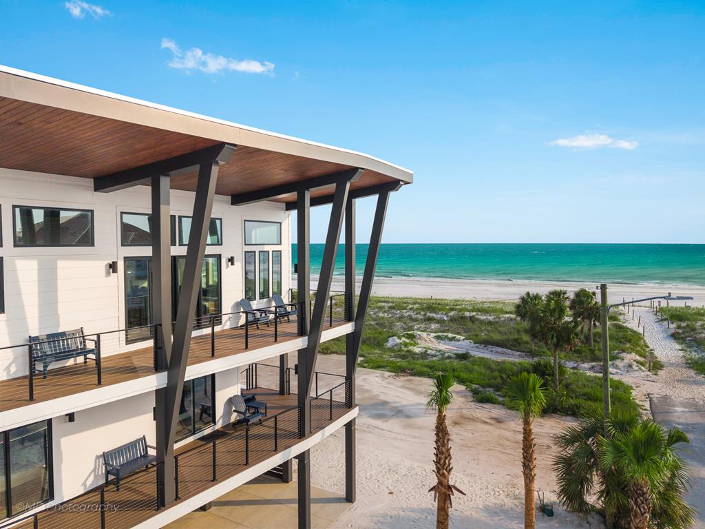 105 26 St, Mexico Beach, FL 32456