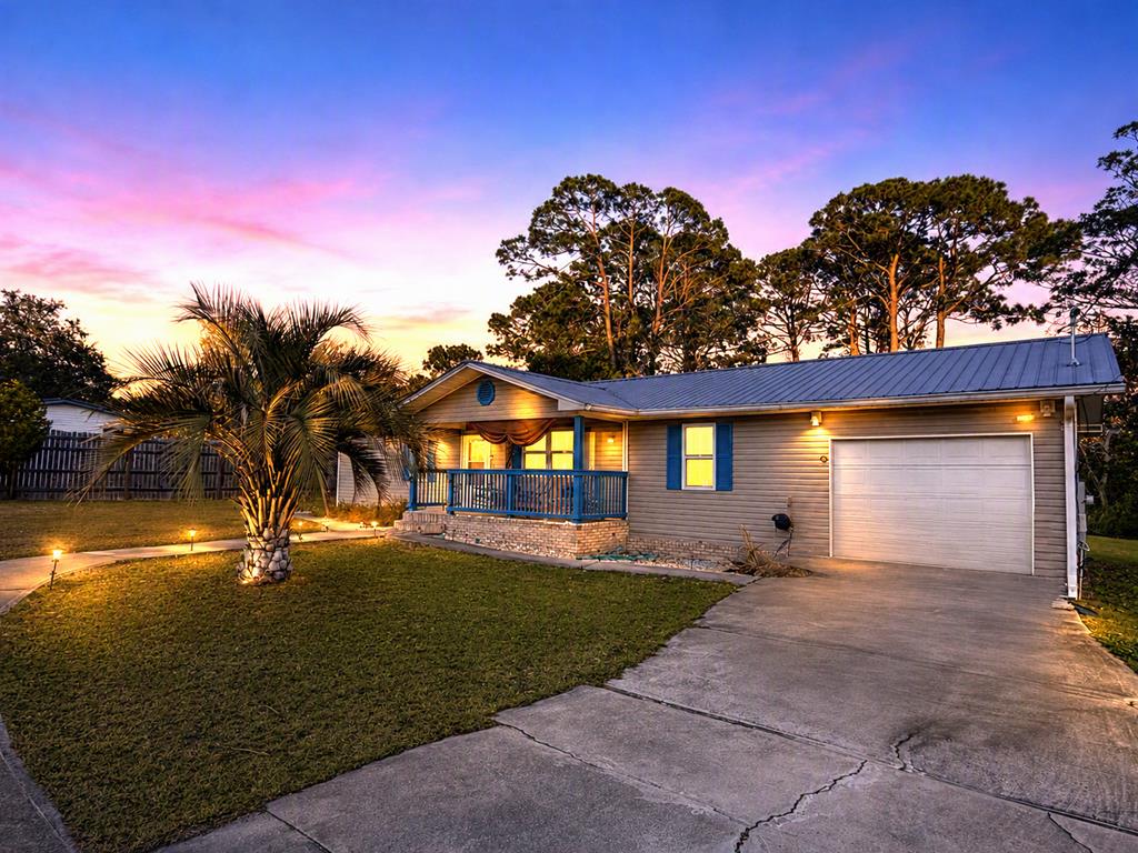 30 Jefferson St, Eastpoint, FL 32328