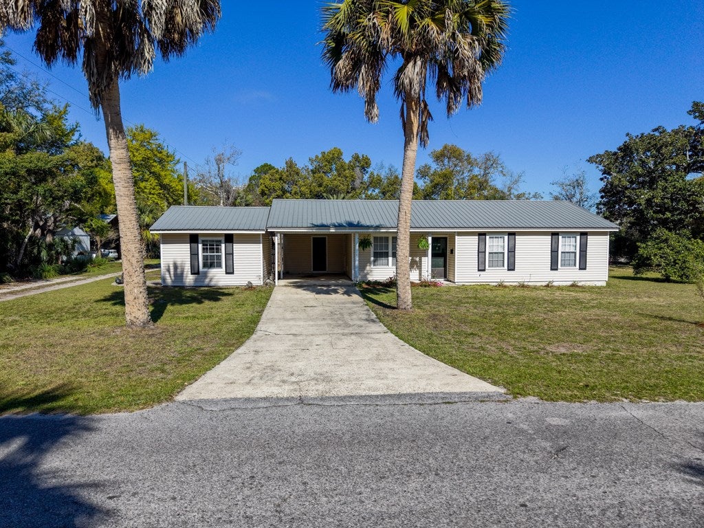 141 Avenue D, Apalachicola, FL 32320 photo