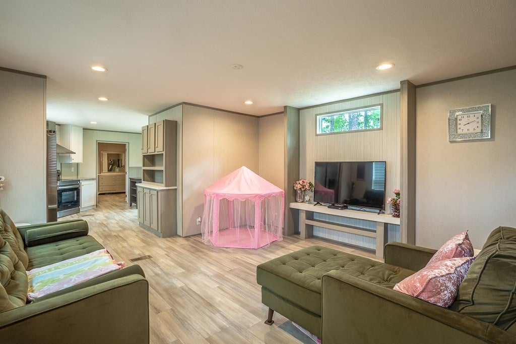 903 Circuit Landing Rd, Eastpoint, FL 32328 photo