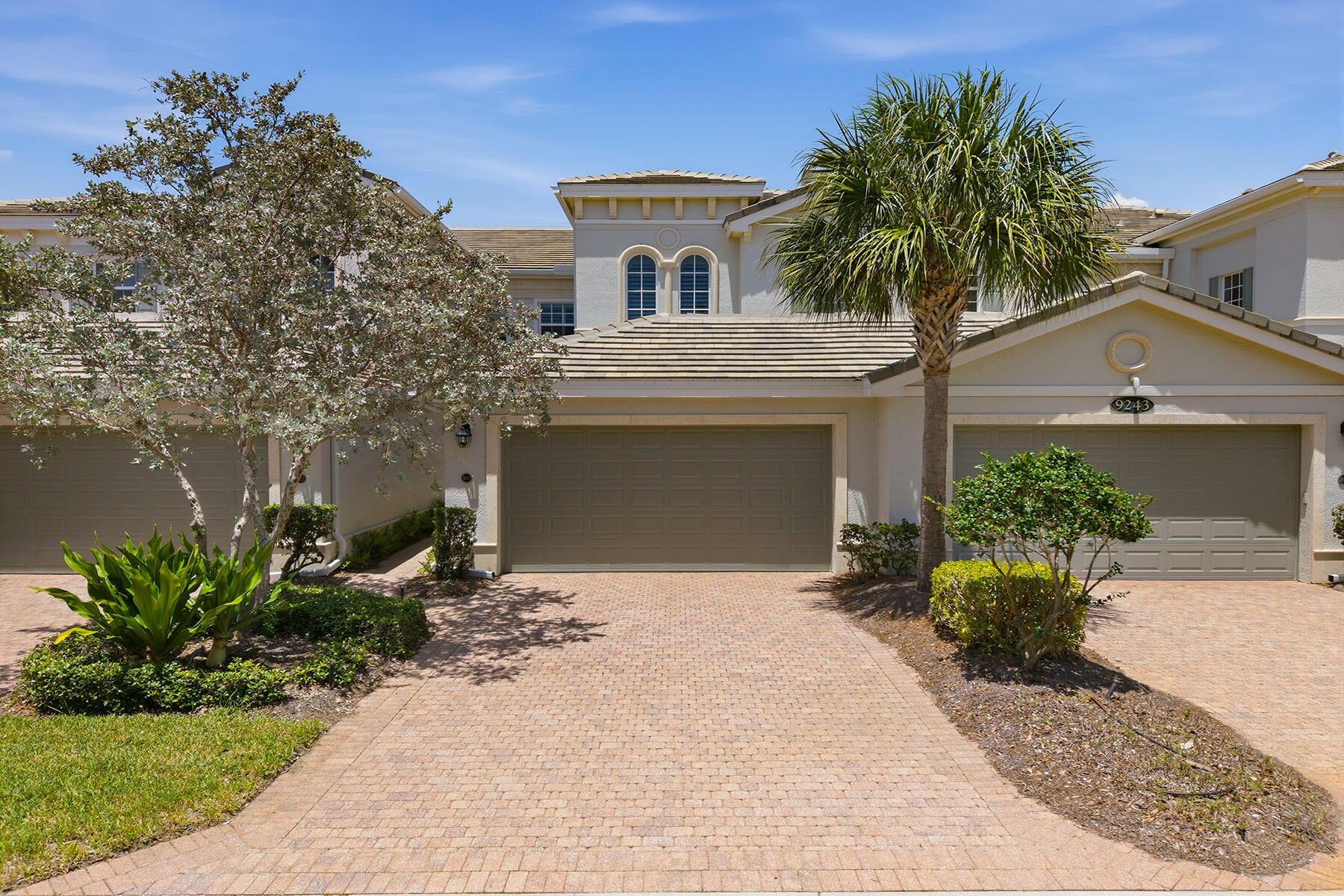 9243 Tesoro Ln, Naples, FL 34114