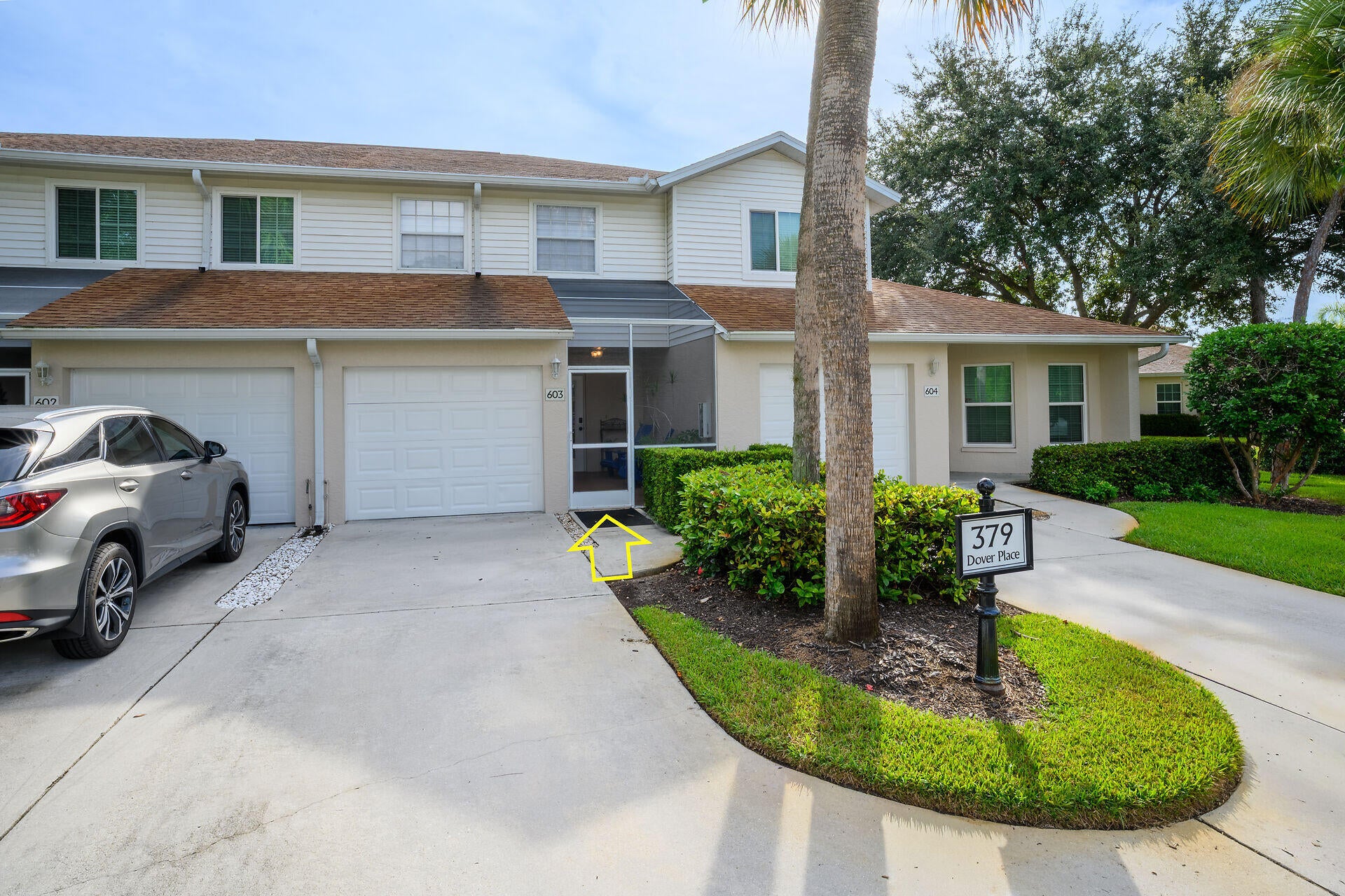 379 Dover Pl, Naples, FL 34104