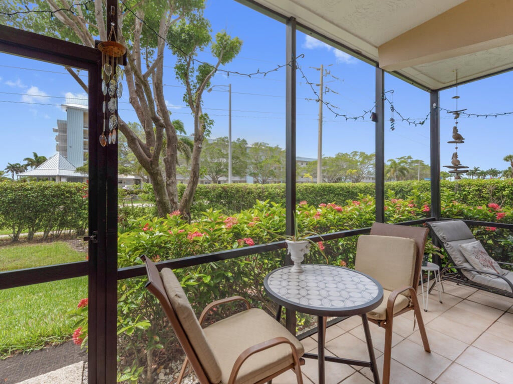 27 Greenbrier St, Marco Island, FL 34145