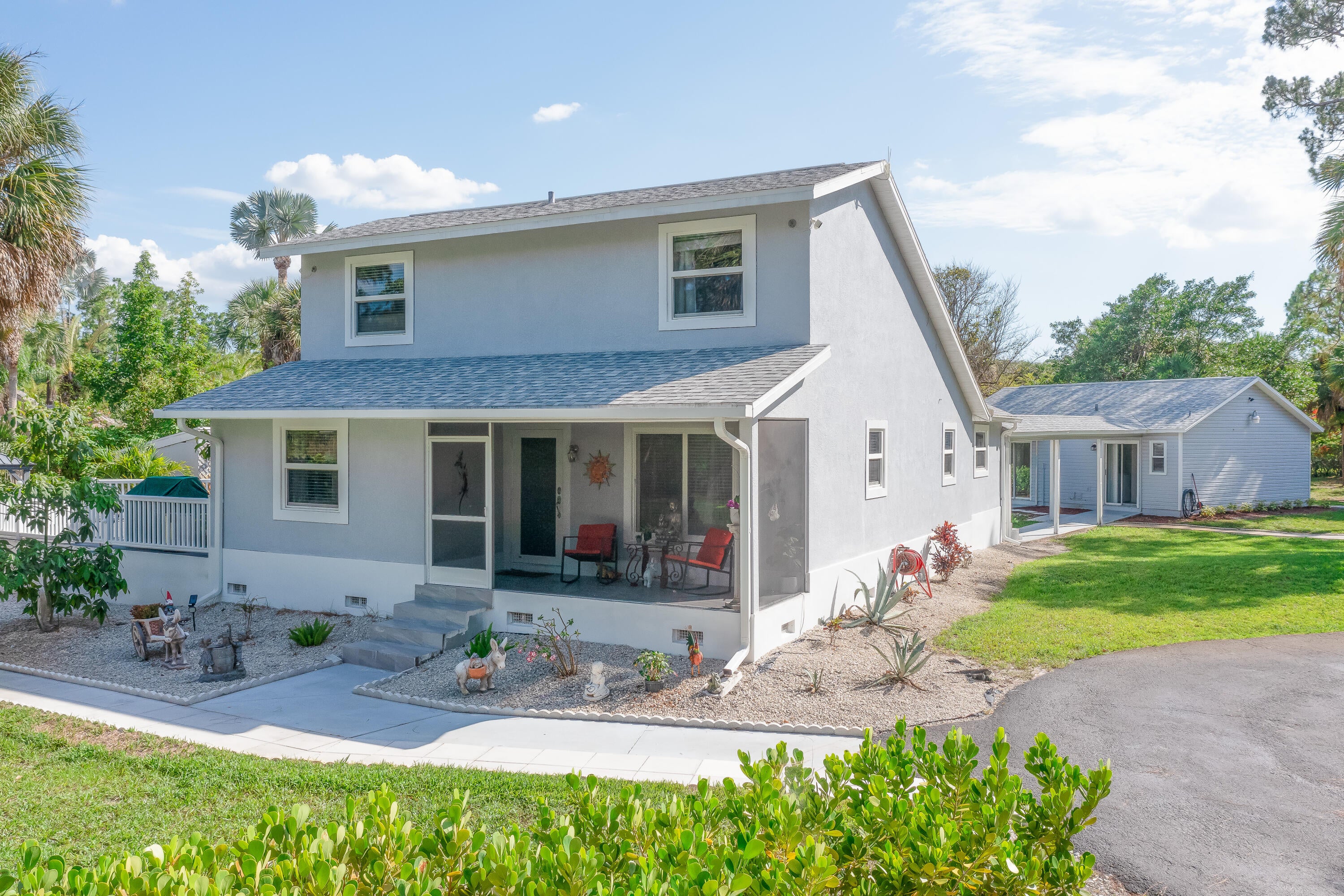 260 8 St, Naples, FL 34120