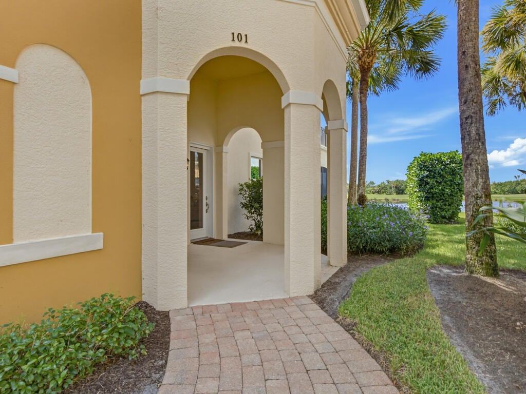 1422 Borghese Ln #101, Naples, FL 34114 photo