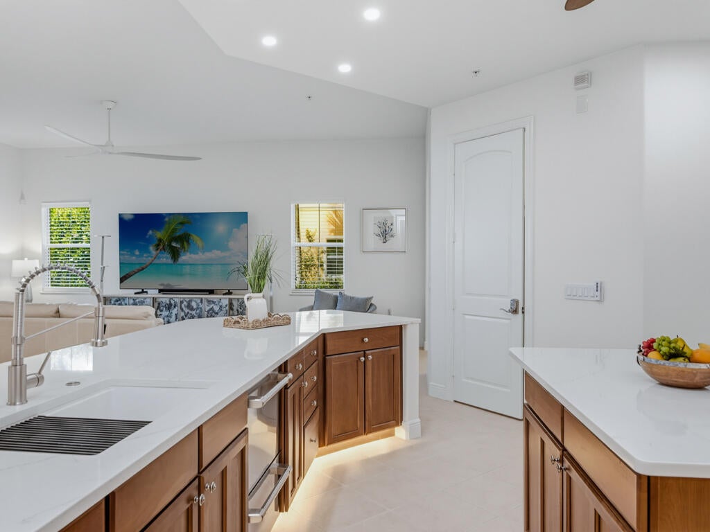 1422 Borghese Ln #101, Naples, FL 34114 photo