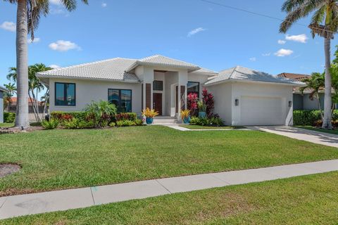 Single Family Residence in Marco Island FL 1130 ABBEVILLE COURT.jpg
