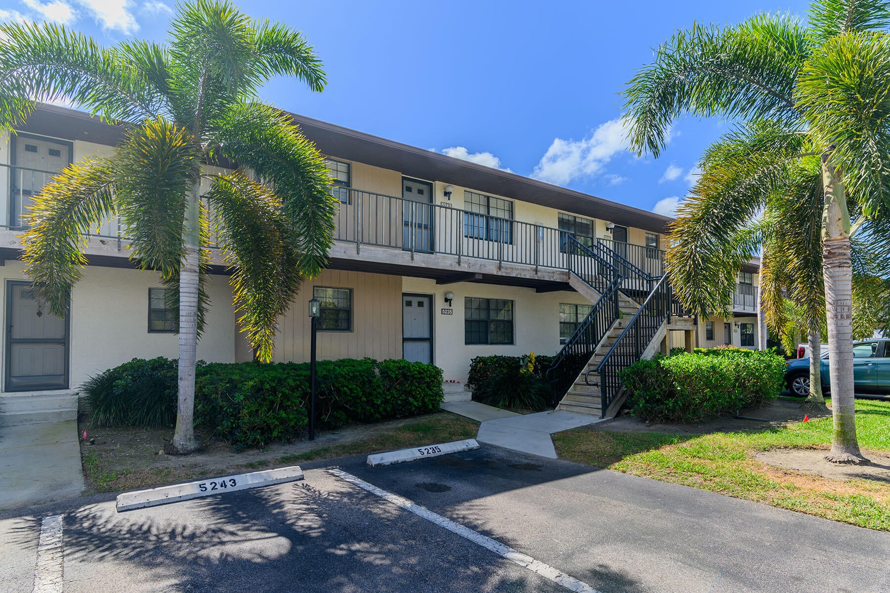 5245 Treetops Dr #204, Naples, FL 34113 photo