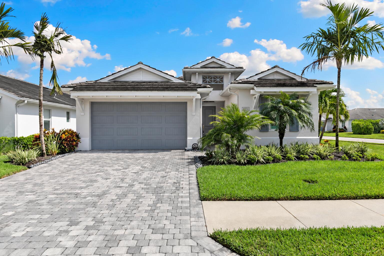 8950 Mustique Ln, Naples, FL 34114