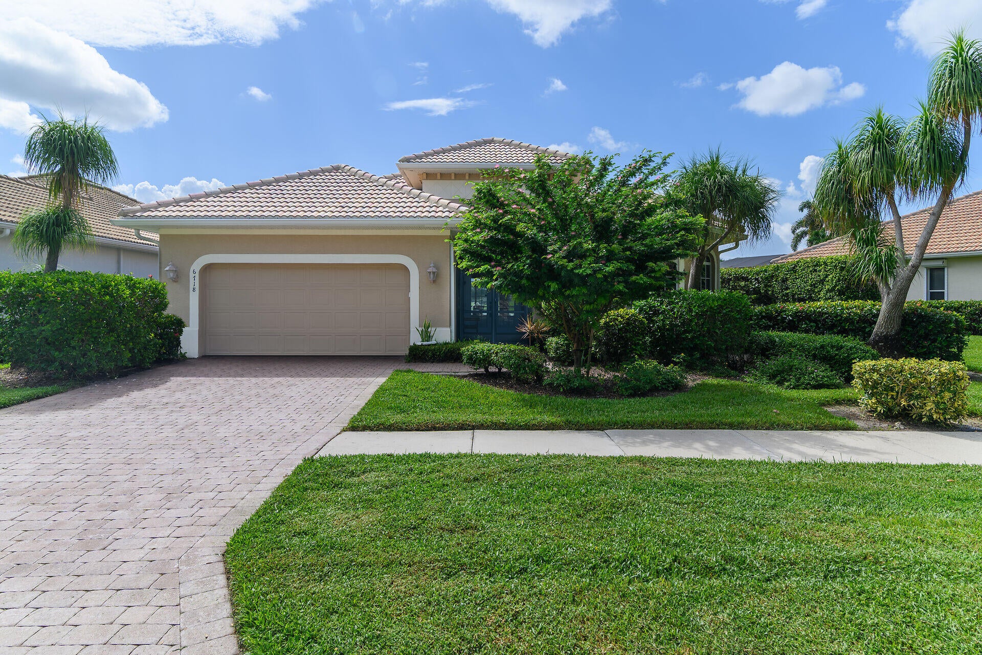 6718 Crowned Eagle Ln, Naples, FL 34113 photo