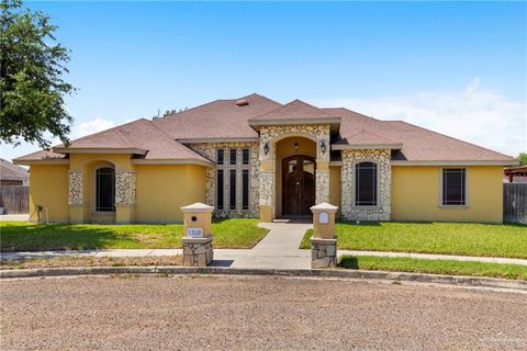 Single Family Residence in Edinburg TX 1359 Loretta Lynn Drive.jpg