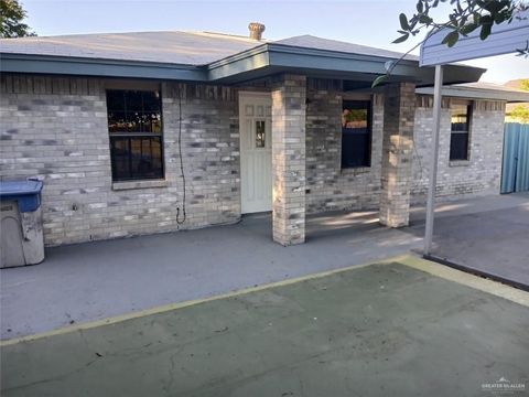 Single Family Residence in Edinburg TX 217 E Peter Street.jpg