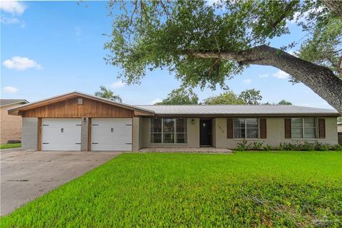 Single Family Residence in Edinburg TX 1015 Fairway Drive.jpg