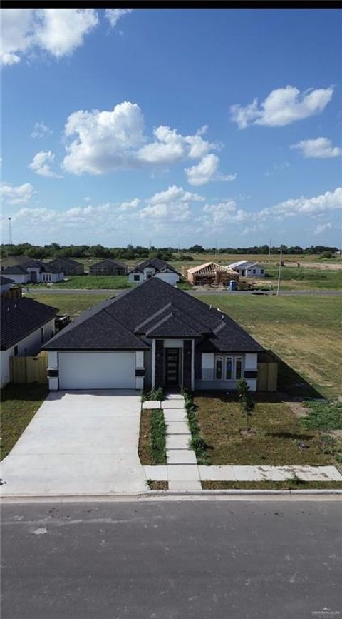 Single Family Residence in Weslaco TX 2108 Blue Sky Drive.jpg