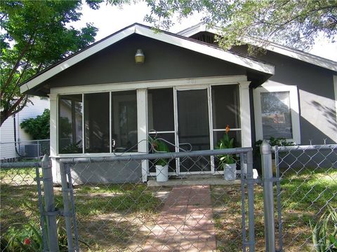 Single Family Residence in Edinburg TX 501 W Lovett Street.jpg