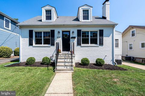 Single Family Residence in Arlington VA 809 21st STREET.jpg