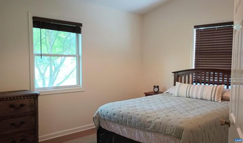 Single Family Residence in Roseland VA 1631 Cow Hollow Rd 16.jpg